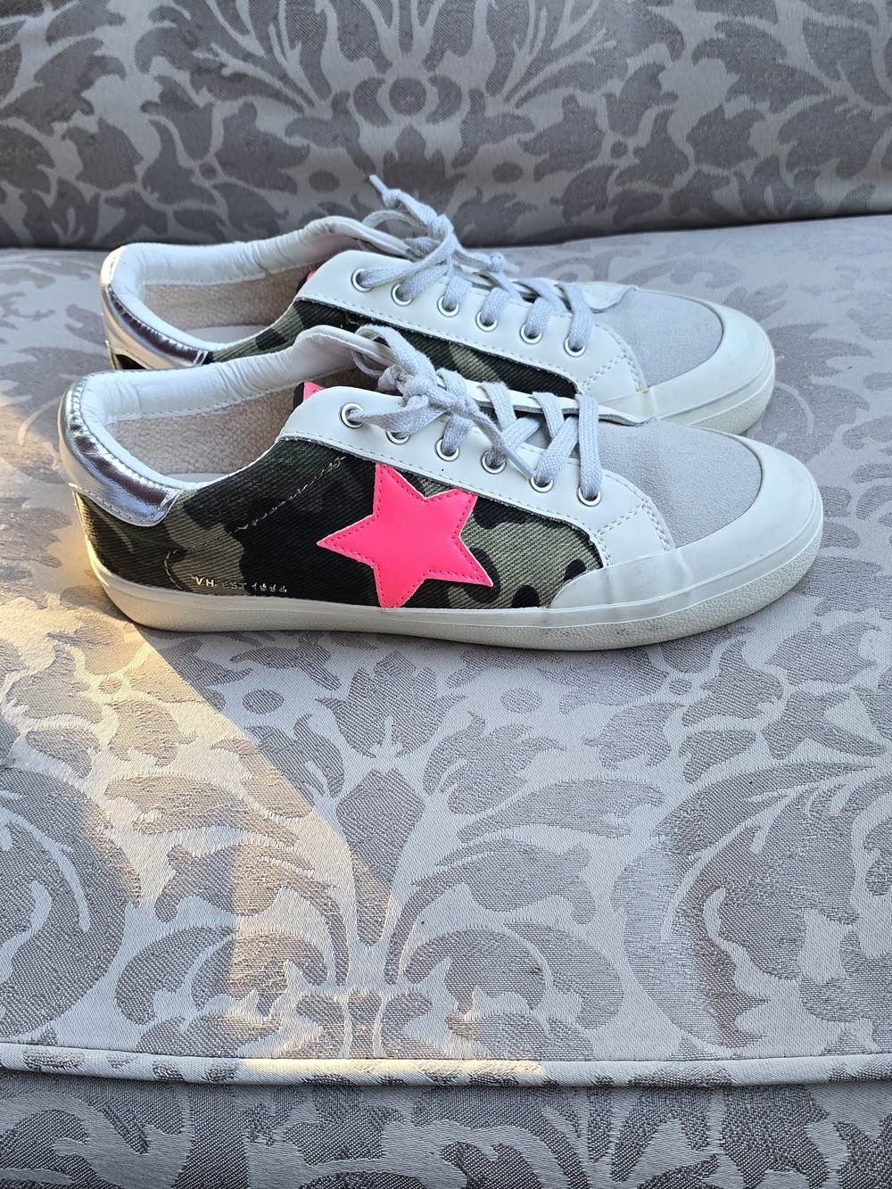 Vintage Havana Camo Neon Pink Star Low Top Sneakers Silver Metallic